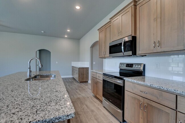 Building Photo - 802 Delaney Dr