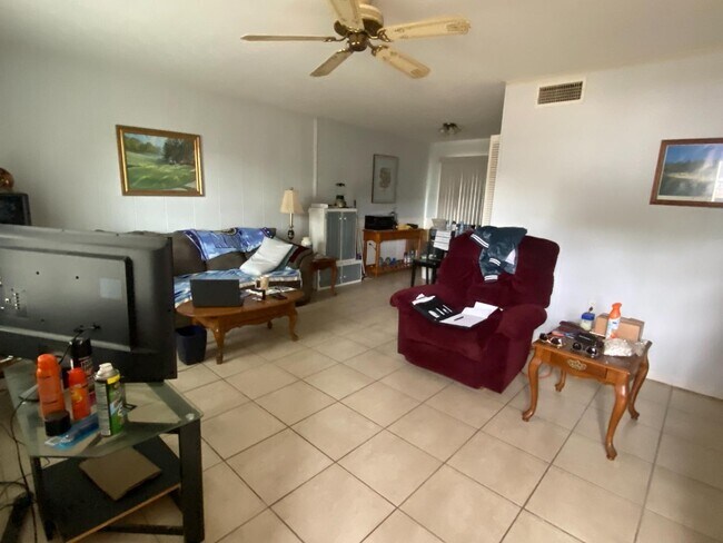 Building Photo - 4403 Lakeside Dr