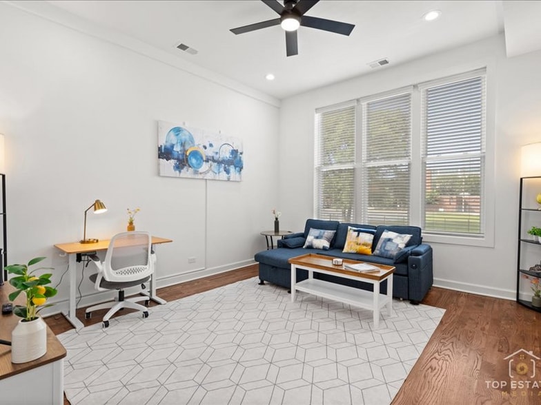 Building Photo - 3529 S Indiana Ave