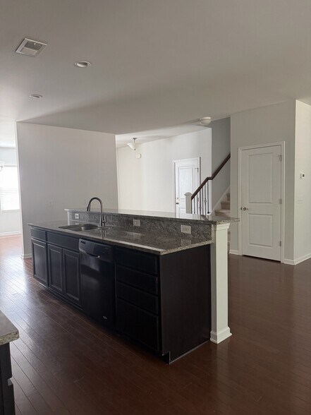Kitchen/Living room - 3071 Conservancy Ln