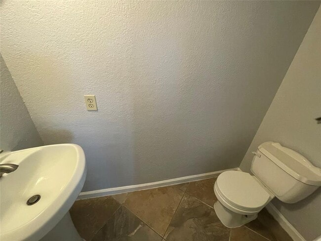 Building Photo - 8402 Spring Valley Dr