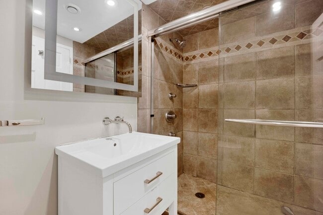 Building Photo - 1 E Schiller St