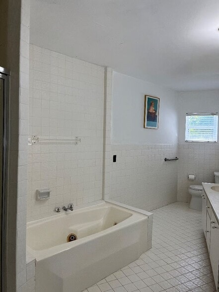 Building Photo - 5704 Melaleuca Dr