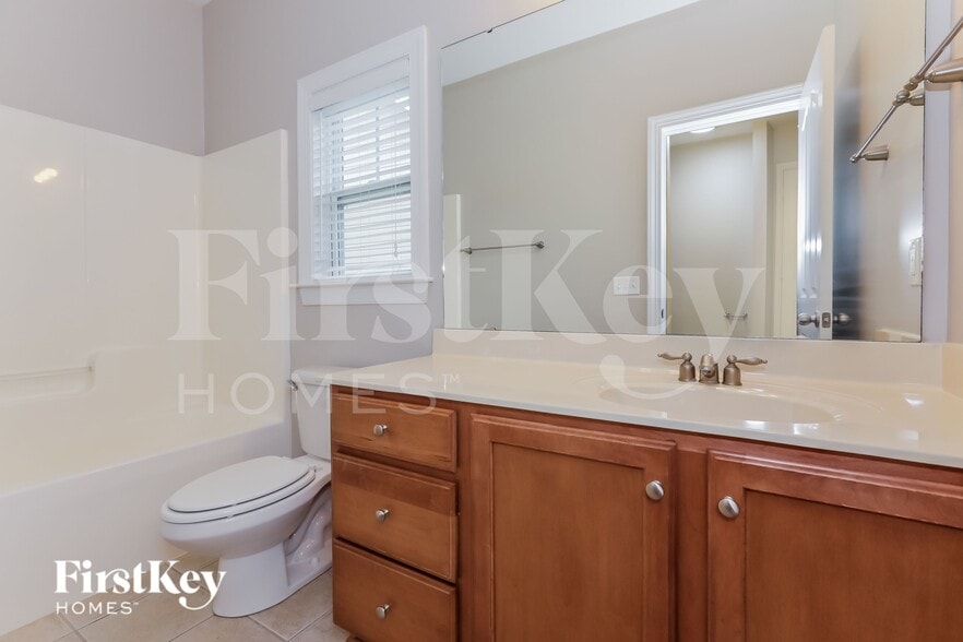 Building Photo - 1014 Fleming Ln