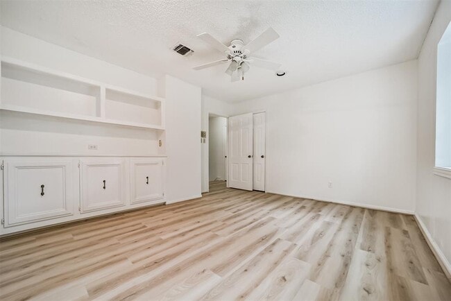 Building Photo - 15738 Fleetwood Oaks Dr
