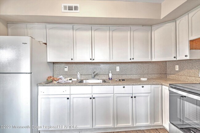 Building Photo - 250B Sawmill Rd