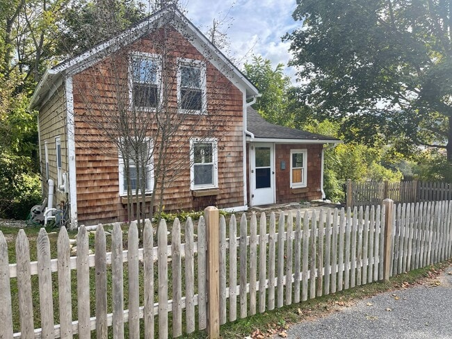 Building Photo - Your Lee Hideaway – Cozy 2BR + Office, Wal...