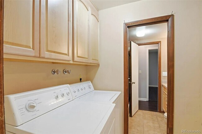 Building Photo - 6136 High Dr