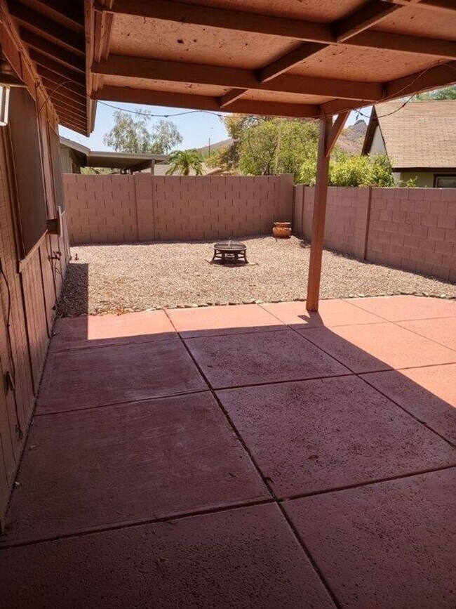 Building Photo - Suncrest Villas East