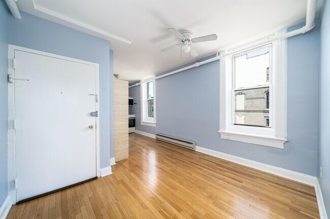 Building Photo - 235 Monroe St