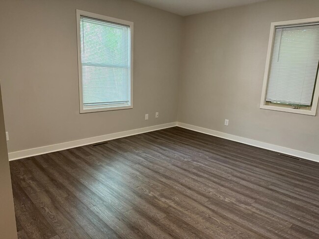 Building Photo - 1012 Jackson St NW