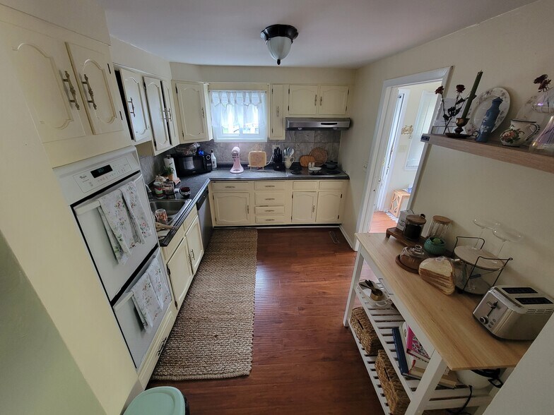 Building Photo - 450 Linden Ave