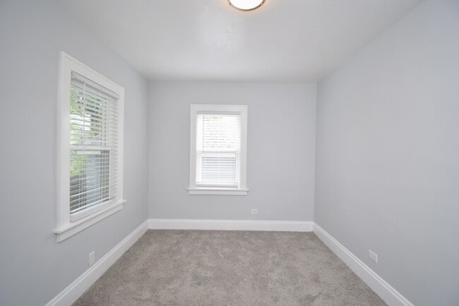 Building Photo - 1701 Sundale Ave