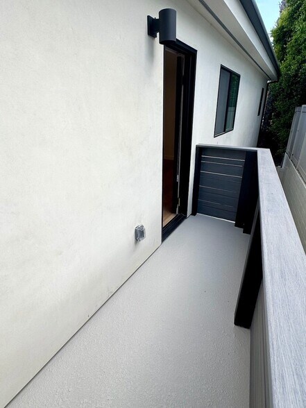 Building Photo - 110 Paseo De La Concha