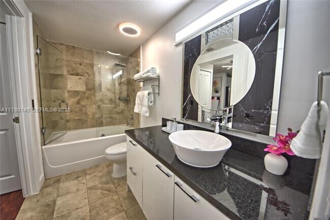 Building Photo - 170 SE 14th St