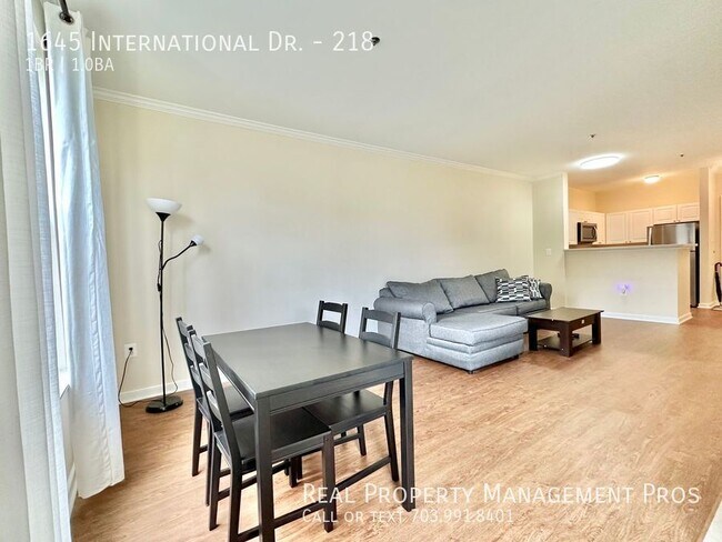 Building Photo - 1645 International Dr