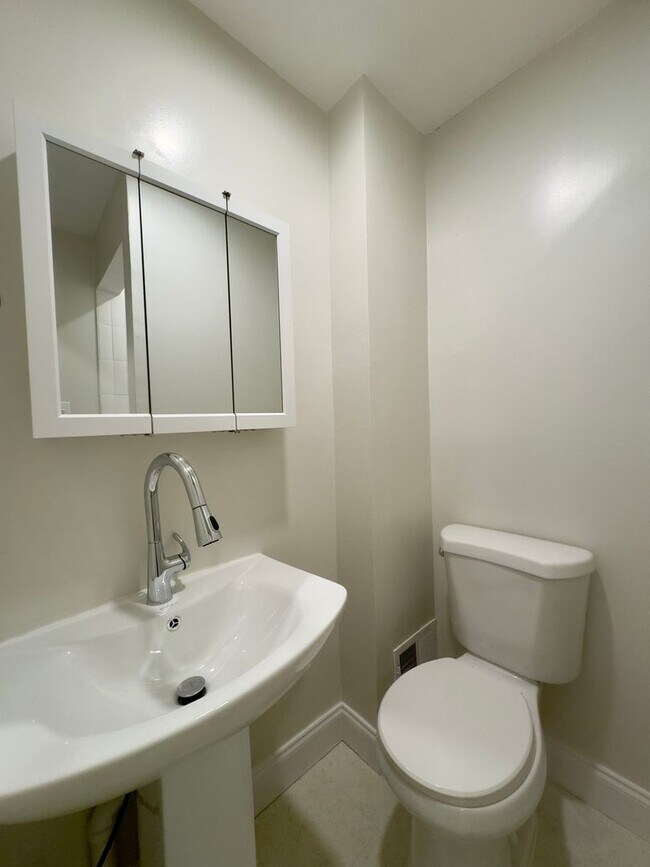 Building Photo - Charming 2 Bedroom/2 Bathroom Townhome in Barre Circle, MD!