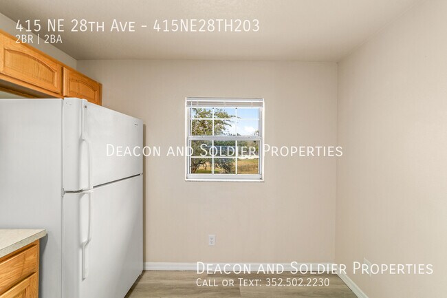 Building Photo - 415 NE 28th Ave