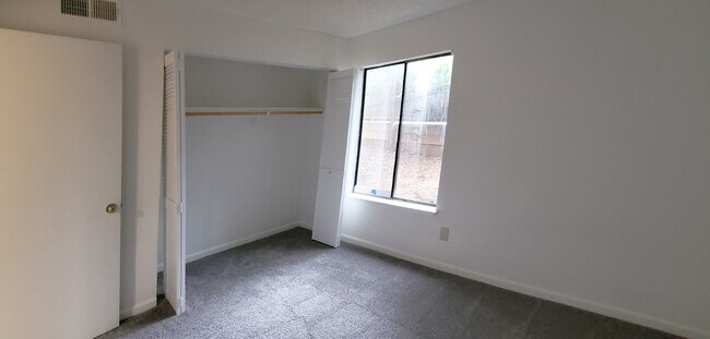 Building Photo - 3101 Garden Cir