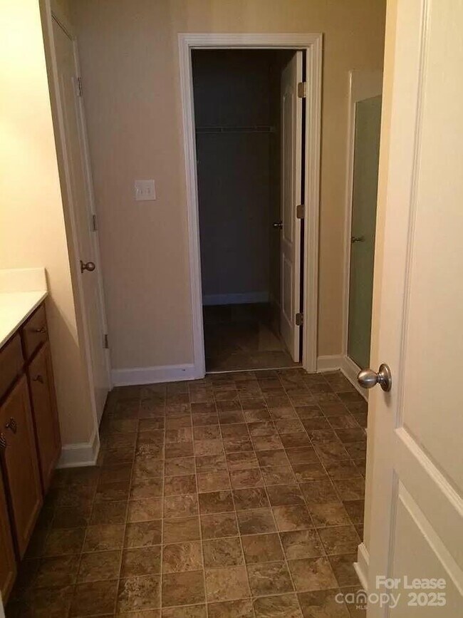 Building Photo - 345 Sandy Spring Ln