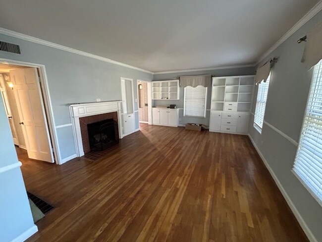 Building Photo - Move in SPECIAL $500.00 off first months rent