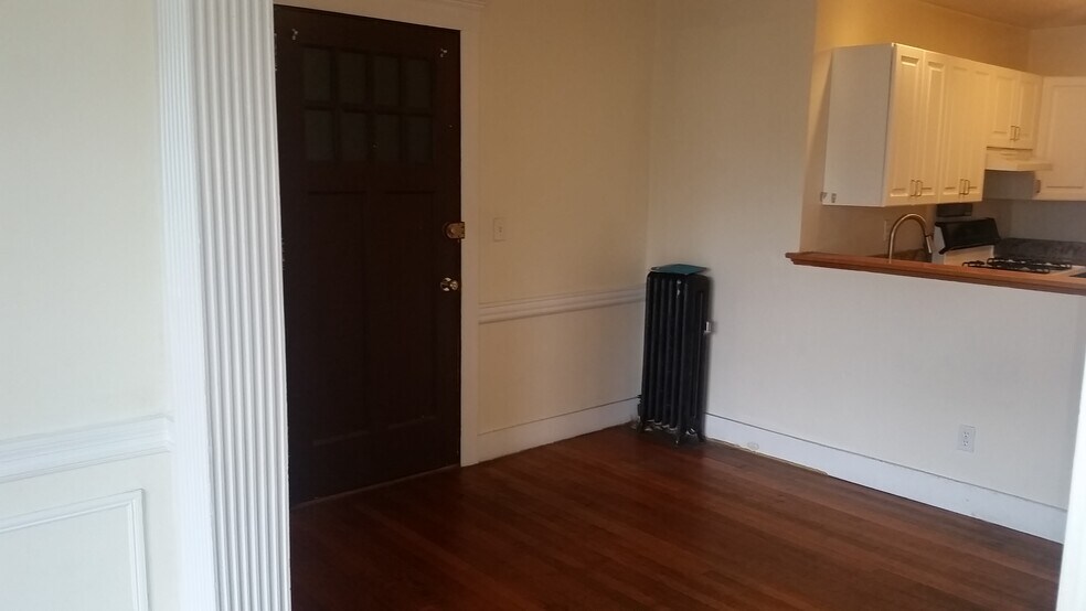 Building Photo - 318 Saint Paul St