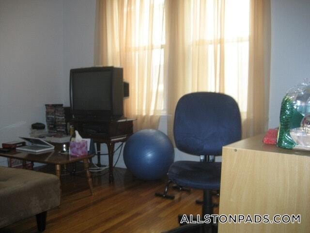 Building Photo - 15 Scottfield Rd