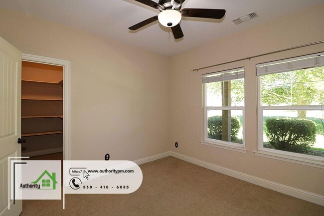 Building Photo - 4750 Pheasant Dr