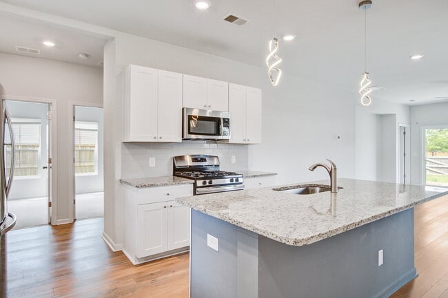 Building Photo - 347 Matuskovic Dr