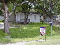 Building Photo - 421 S Columbia Dr