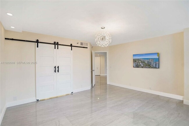 Building Photo - 3500 Mystic Pointe Dr