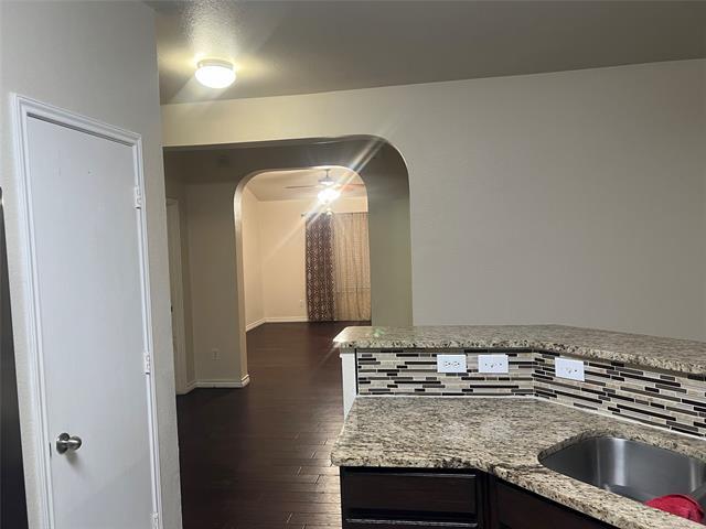 Building Photo - 6949 Sylvan Meadows Dr