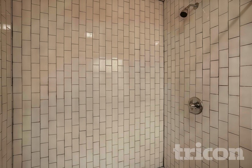 Building Photo - 4926 Haines Rd N