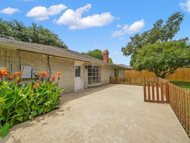 Building Photo - 13546 Wimbledon Dr