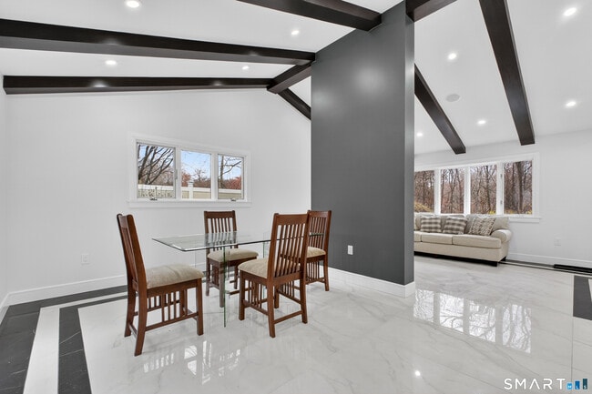 Building Photo - 6 Brighton St