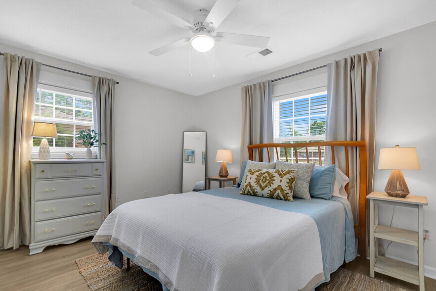 Bedroom 2 with Queen - 113 Ashwood Ct