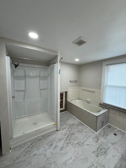 Building Photo - 2422 Brown St