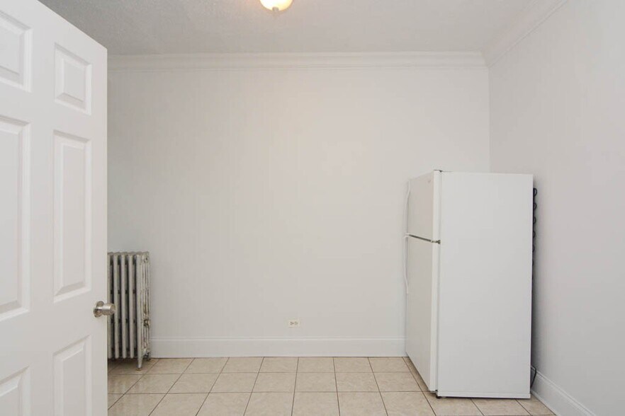 Building Photo - 2737 N Spaulding Ave