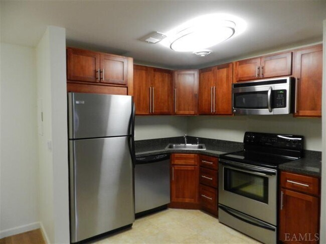 Building Photo - 108 Chateau Rive