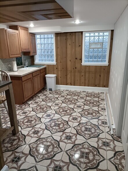 Building Photo - 8227 S Chappel Ave