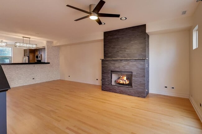 Building Photo - 6951 N Western Ave