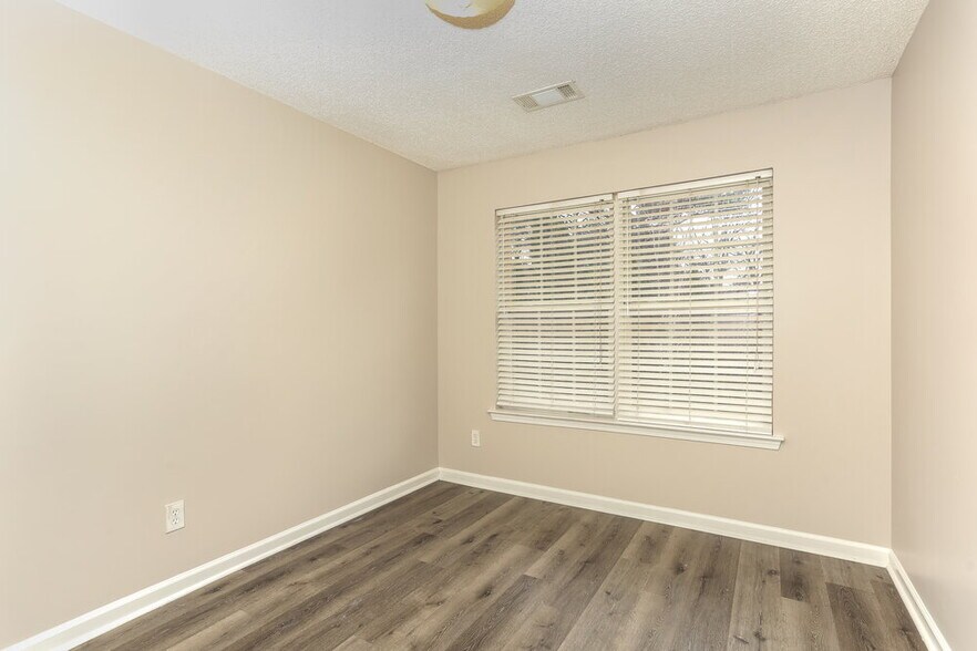 Building Photo - 340 Parkway Rd