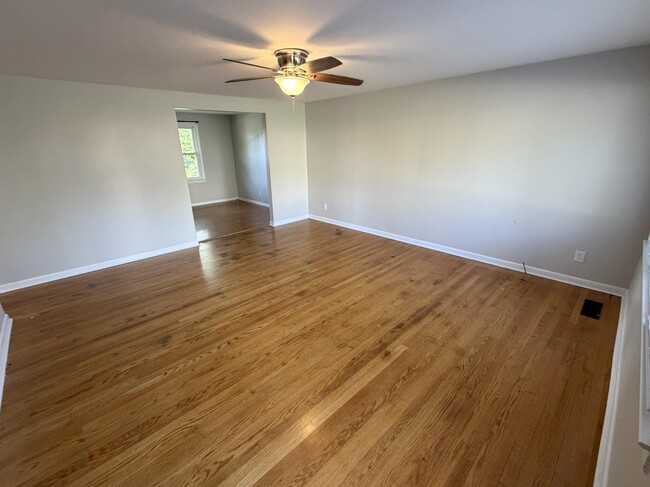 Building Photo - 207 Beecher St