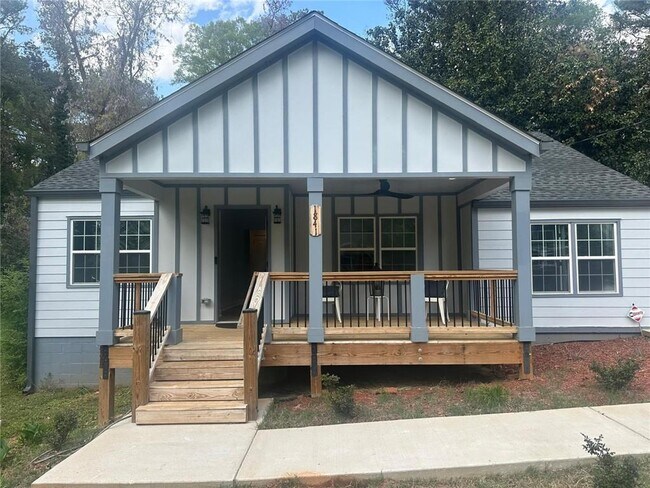 Building Photo - 1841 Bayberry Dr SW