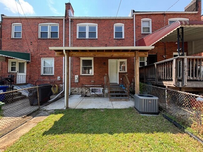 Building Photo - 3 Bedroom Townhome, 21206