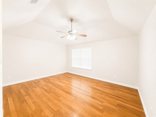 Building Photo - 709 Ridgemont Dr