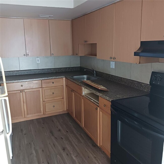 Building Photo - 5906 NW 21st St