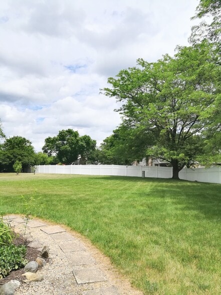 Building Photo - 1200 Robbins Run Ct