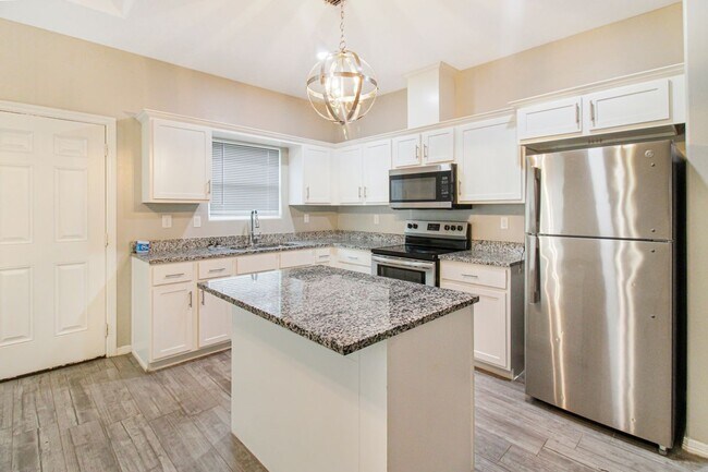 Building Photo - 1813 Stauffers St