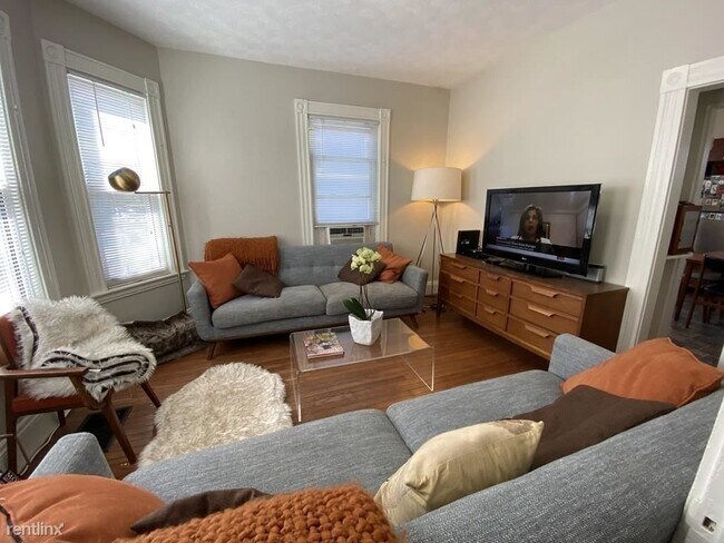 Building Photo - 3 br, 1 bath  - 38 Myrtle Ave Apt 1L